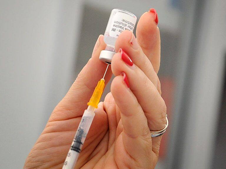 CASERTA, ITALY - 2021/04/01: Nurse while preparing a dose of Pfizer vaccine, inside the barracks of the Bersaglieri Garibaldi Brigade in Caserta, the vaccination center currently one of the largest in the Campania Region, vaccinates more than a thousand people a day with various types of Pfizer, Moderna, Astrazeneca vaccines. (Photo by Vincenzo Izzo/LightRocket via Getty Images)