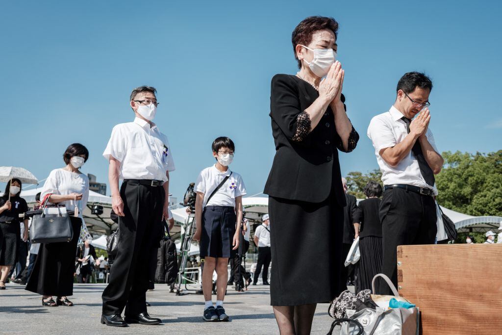 Ciudadanos de Hiroshima homenajean a las víctimas del ataque nuclear de EEUU