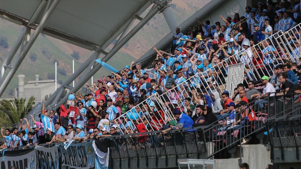 Hinchas de Magallanes se lanzan contra la dirigencia tras denunciar a fanáticos de la U por violento robo