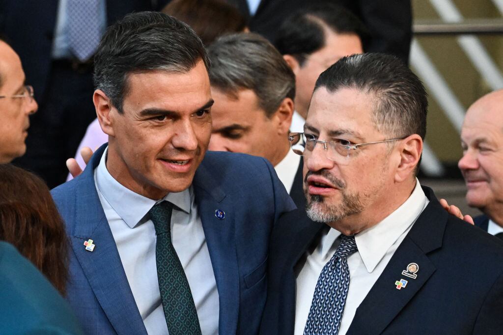 El presidente costarricense Rodrigo Chaves con el mandatario de España