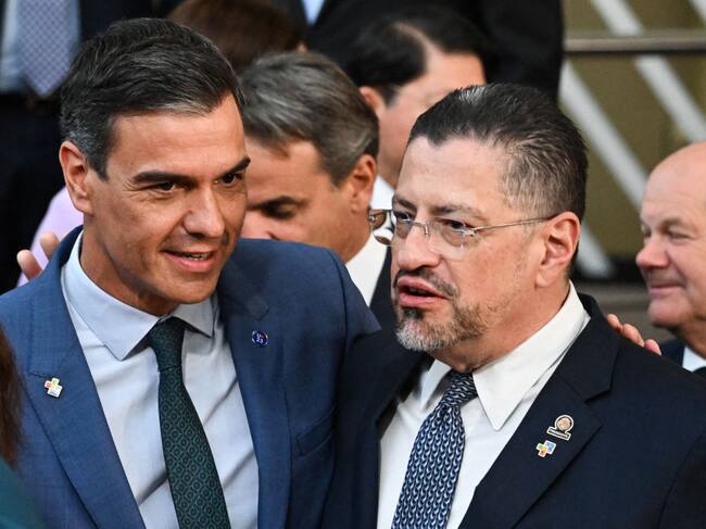 El presidente costarricense Rodrigo Chaves con el mandatario de España