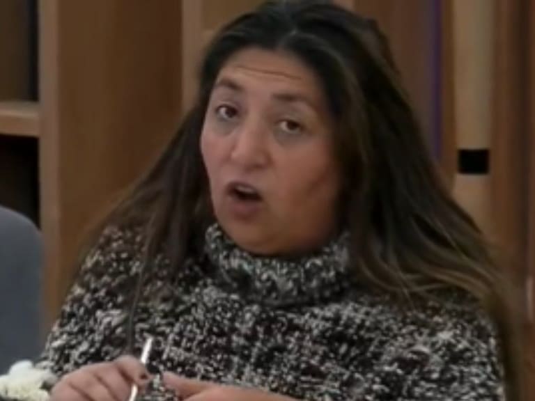 «Monse, lo siento, pero qué ridiculez… Te chiflaste»: Pincoya destroza la música de Mon Laferte y se burla de ella con imitación