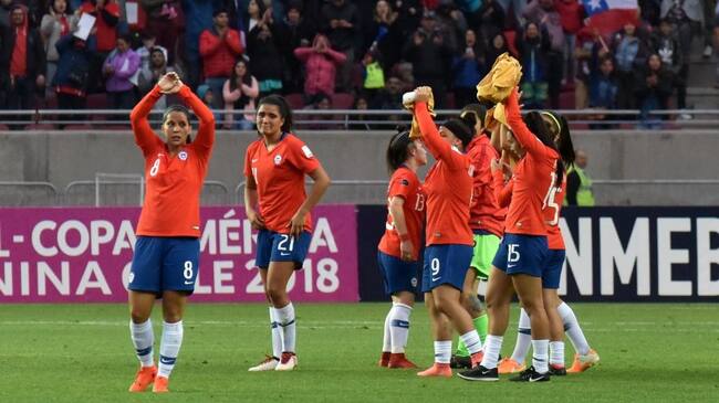 22 DE ABRIL DE 2018/LA SERENAJugadoras de Chile festejan el triunfo, durante el partido entre Chile vs Argentina, disputado en el Estadio La Portada de La Serena, valido por la ultima fecha del cuadrangular final de la Copa America Femenina 2018.
FOTO: ALEJANDRO PIZARRO UBILLA/AGENCIAUNO