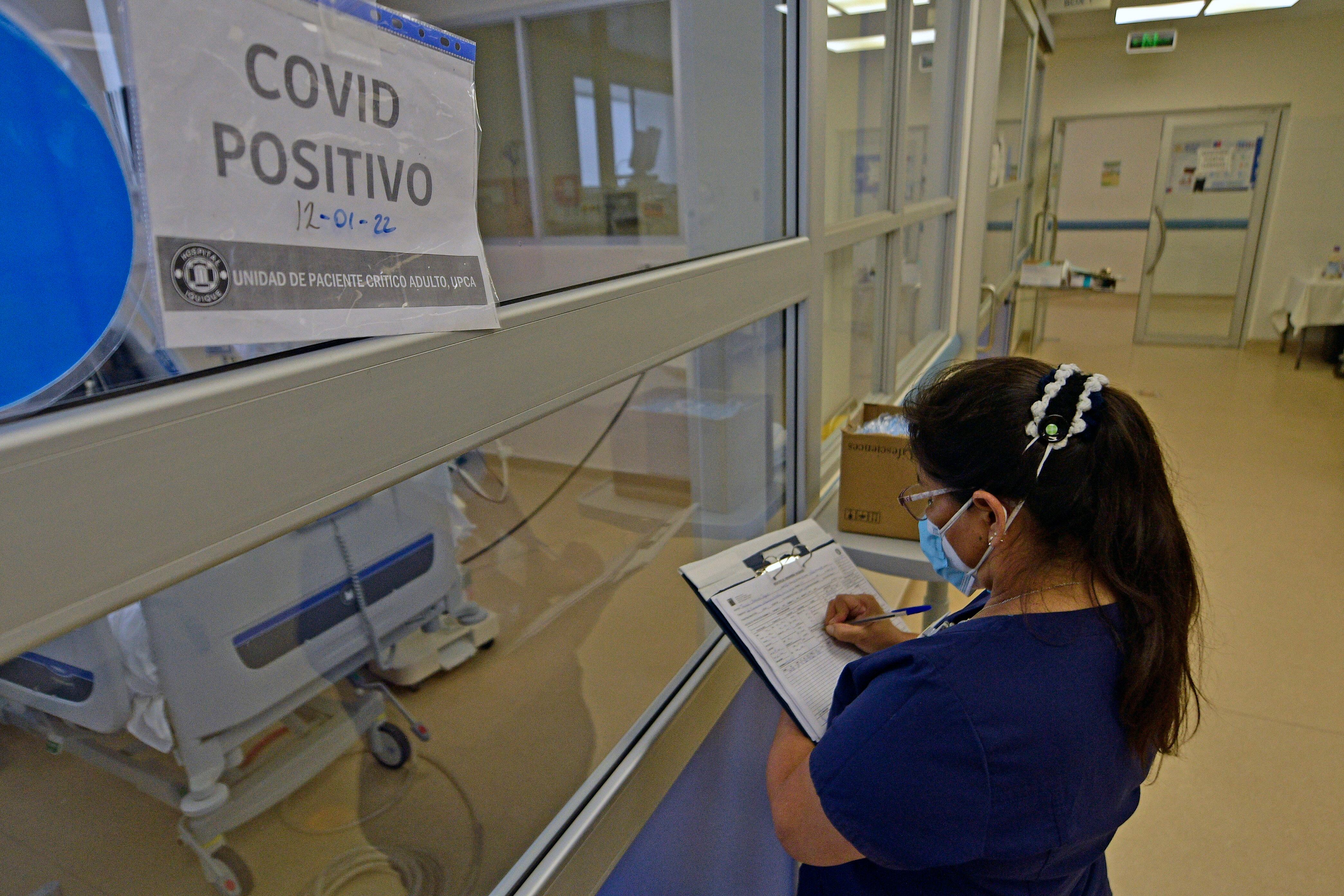 21 de Enero de 2022 / IQUIQUEEl alza en los contagios por Coronavirus produjo un mayor arribo de pacientes Covid positivo a la UCI del hospital Dr. Ernesto Torres Galdames
FOTO: CRISTIAN VIVERO BOORNES / AGENCIAUNO