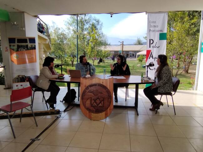Natalia Fuentealba (izq.) y Dina González (der.) en el Ciudadano ADN.