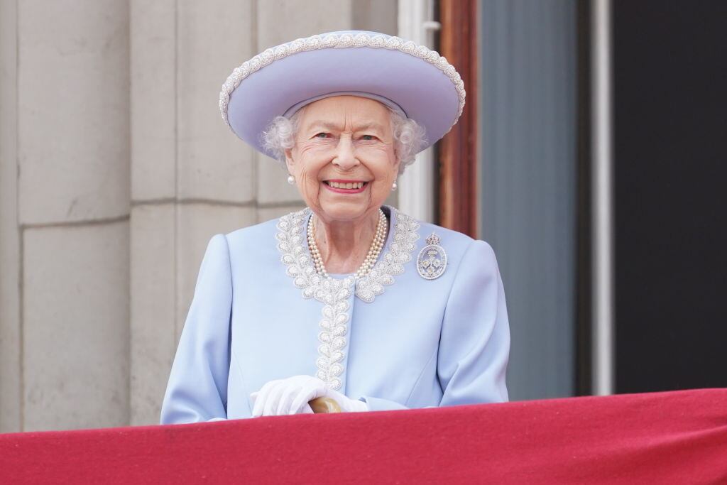 Isabel II recibe los saludos por sus 70 años al mando del Reino Unido