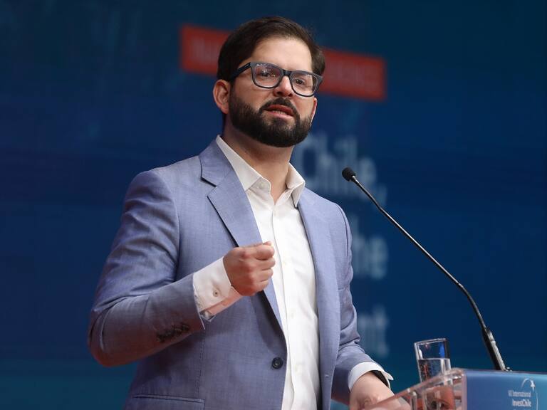 Data Influye: Presidente Gabriel Boric cierra el año con una desaprobación del 54%