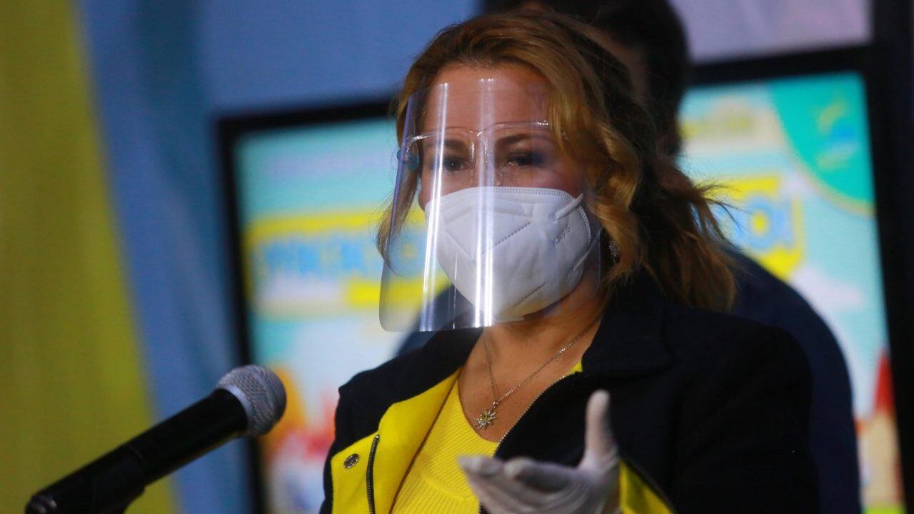 11 de Julio de 2020/SANTIAGO
Alcaldesa de Maip Cathy Barriga habla a los medios, durante conferencia de prensa, junto a el directorio de Codeduc, se refierio a la fecha de vacaciones de invierno de los colegios municipales de su comuna, en medio de la pandemia de COVID-19.
FOTO: JOSE FRANCISCO ZUIGA/AGENCIAUNO