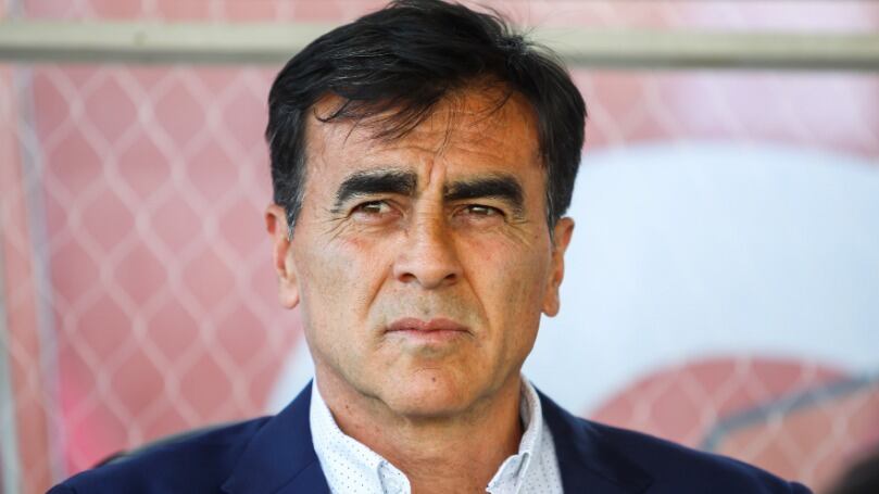 Gustavo Quinteros busca refuerzos para el 2023 y pone sus ojos en Carlos Palacios: "Puede ser buena opción para Colo Colo"