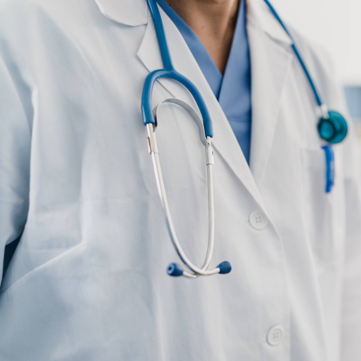 Alemania abre convocatoria para médicos y enfermeras chilenos ante déficit en su sistema de salud