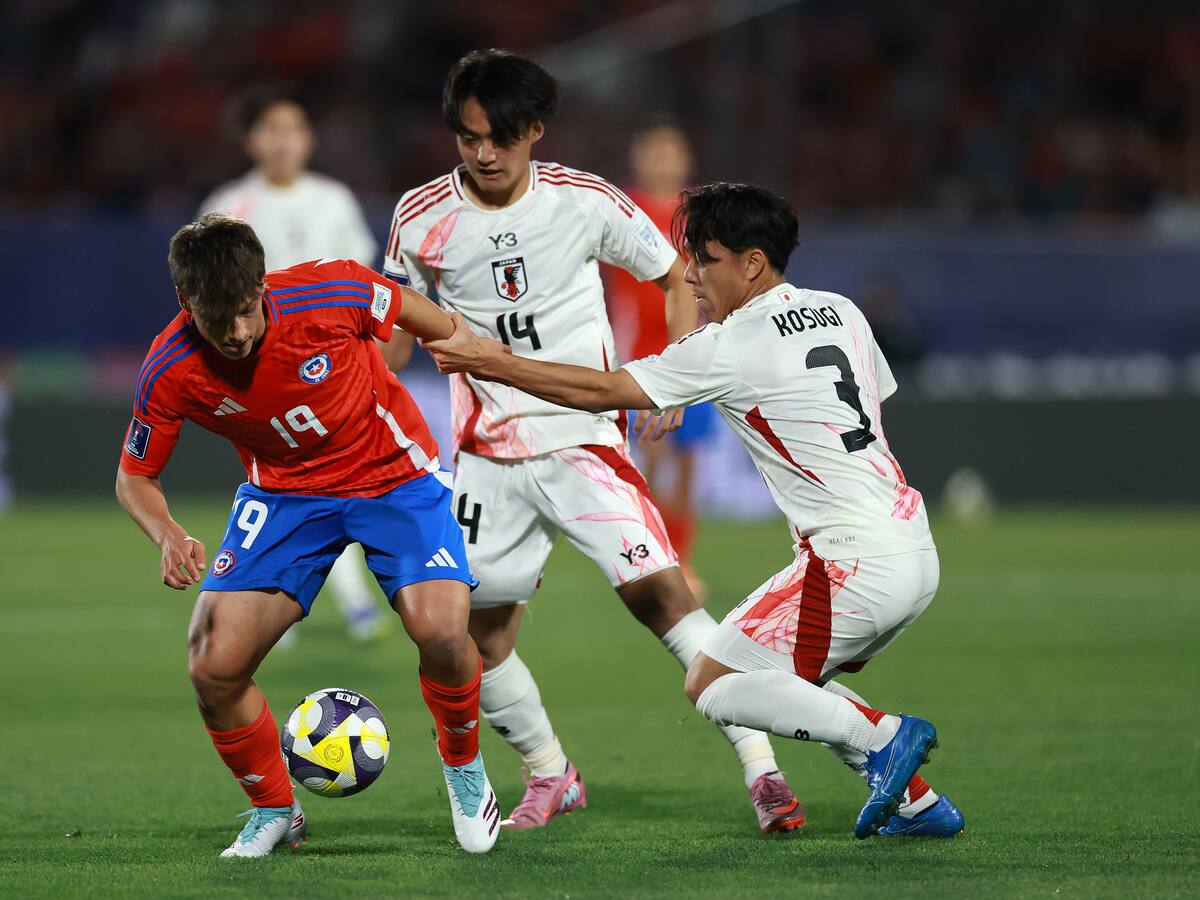 En España se pelean el fichaje de un futbolista chileno: estos clubes lo buscan