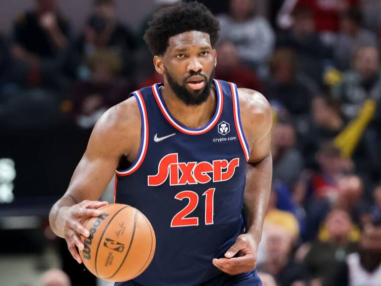 NBA: Joel Embiid es el primer pívot, desde el 2000, en ser el máximo anotador de una temporada