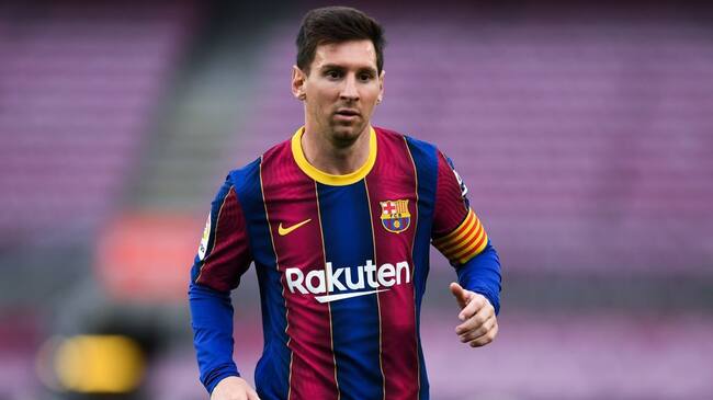 BARCELONA, SPAIN - MAY 16: Lionel Messi of FC Barcelona looks on during the La Liga Santander match between FC Barcelona and RC Celta at Camp Nou on May 16, 2021 in Barcelona, Spain. Sporting stadiums around Spain remain under strict restrictions due to the Coronavirus Pandemic as Government social distancing laws prohibit fans inside venues resulting in games being played behind closed doors. (Photo by David Ramos/Getty Images)