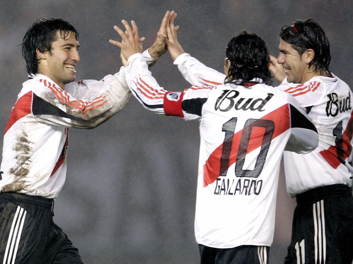 Ídolo del club: Marcelo Salas visitó al plantel de River Plate en la previa del duelo ante Colo Colo