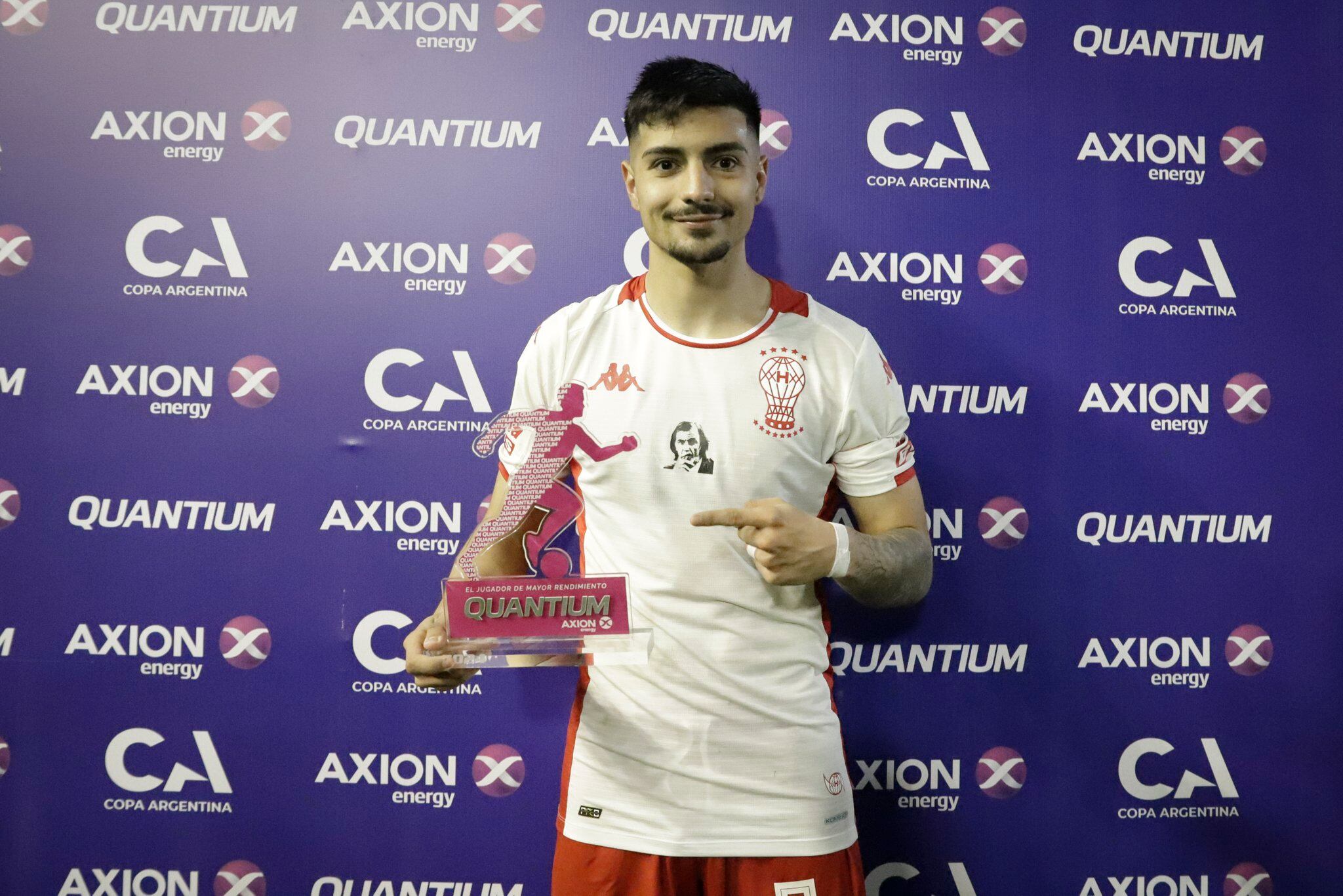 Lejos de La Roja: Williams Alarcón fue la figura de Huracán en clasificación a 8vos de la Copa Argentina 2024 | X: Copa Argentina