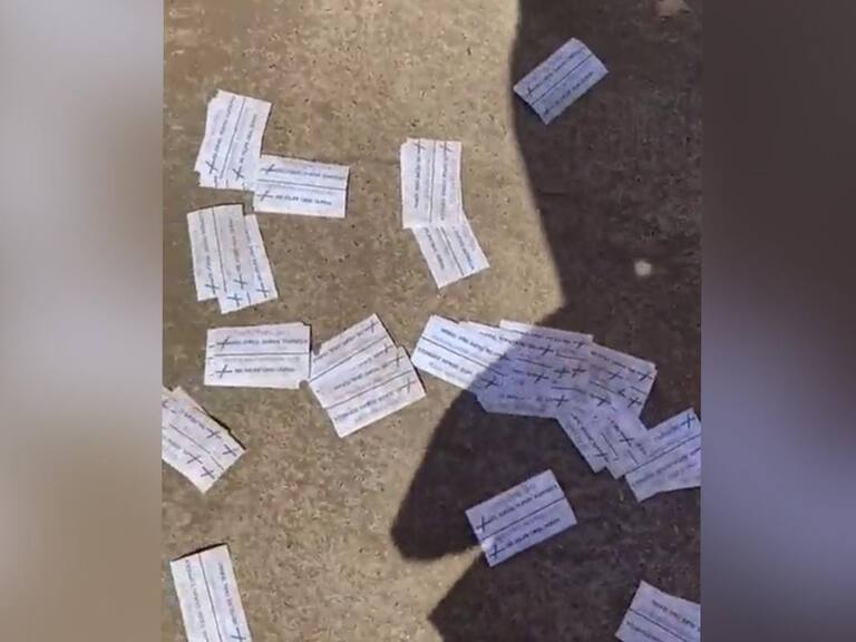 Candidata acusó al diputado Jorge Durán de trasgredir normas electorales: Votos marcados en el piso | Captura Twitter