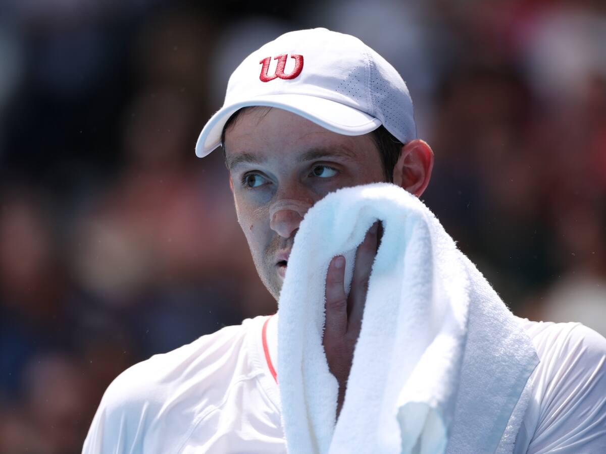 Medio año sin ganar: Nicolás Jarry extiende su mala racha y queda eliminado de la qualy del Australian Open 2026