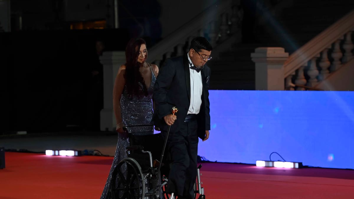 “Para que sepan que no me he muerto”: Mauricio Medina emociona en la Gala de Viña al caminar tras sufrir amputación