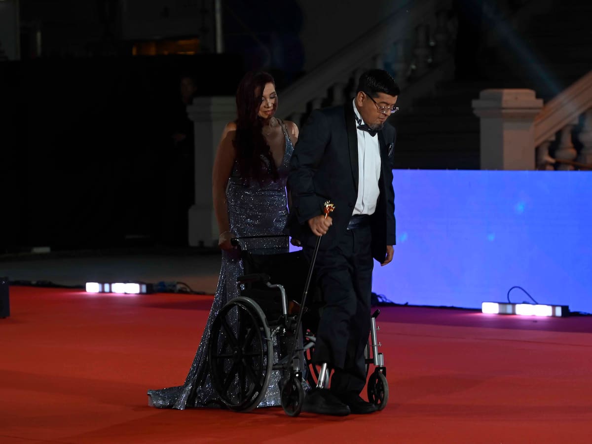 “Para que sepan que no me he muerto”: Mauricio Medina emociona en la Gala de Viña al caminar tras sufrir amputación