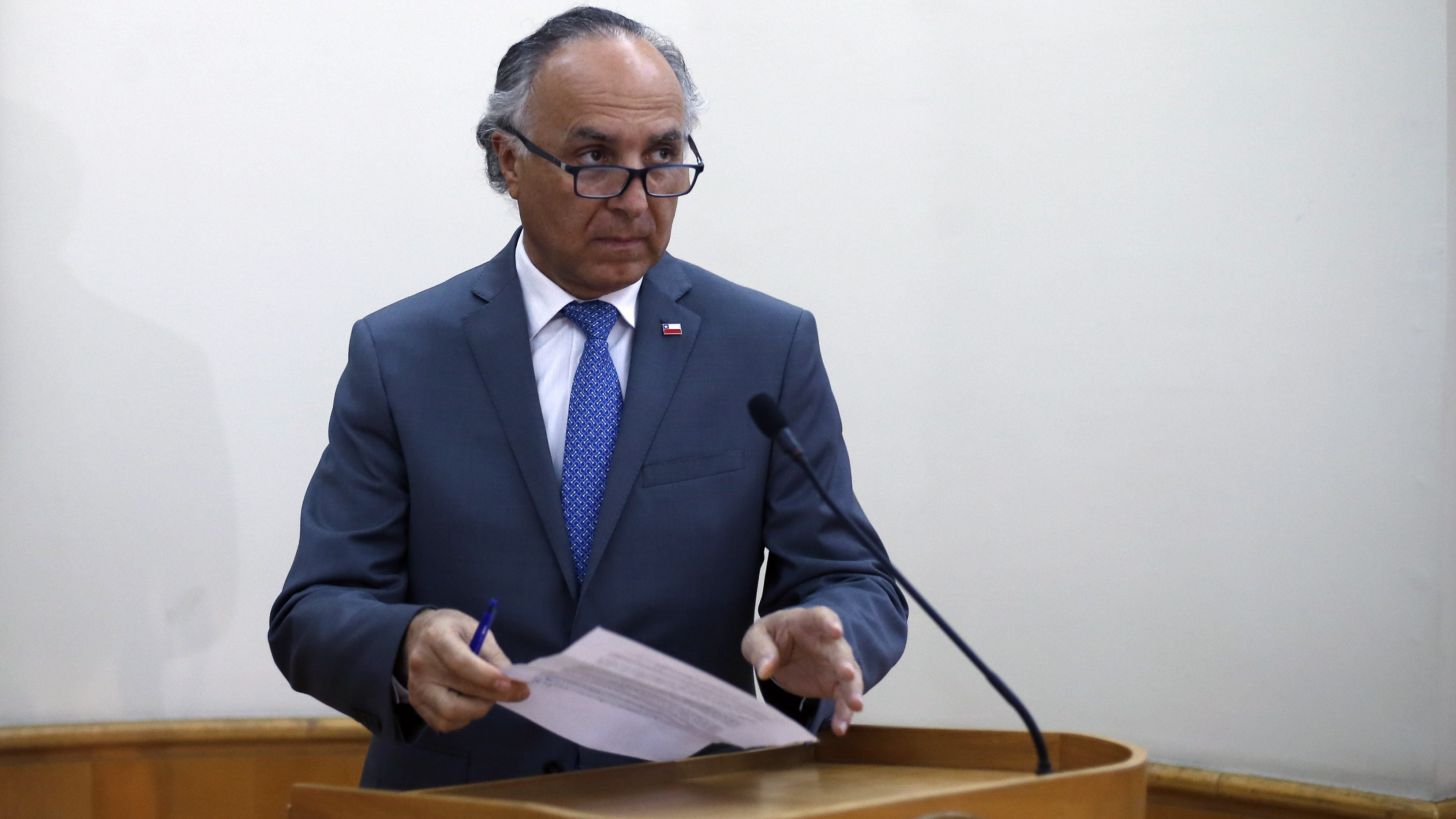 18 de Marzo de 2020/SANTIAGO El Ministro de Relaciones Exteriores, Teodoro Ribera, junto a representantes de aerolíneas nacionales, emiten unas palabras en las dependencias de la cancillería, sobre la situación de turistas chilenos en Perú. 
FOTO:CRISTOBAL ESCOBAR/AGENCIAUNO