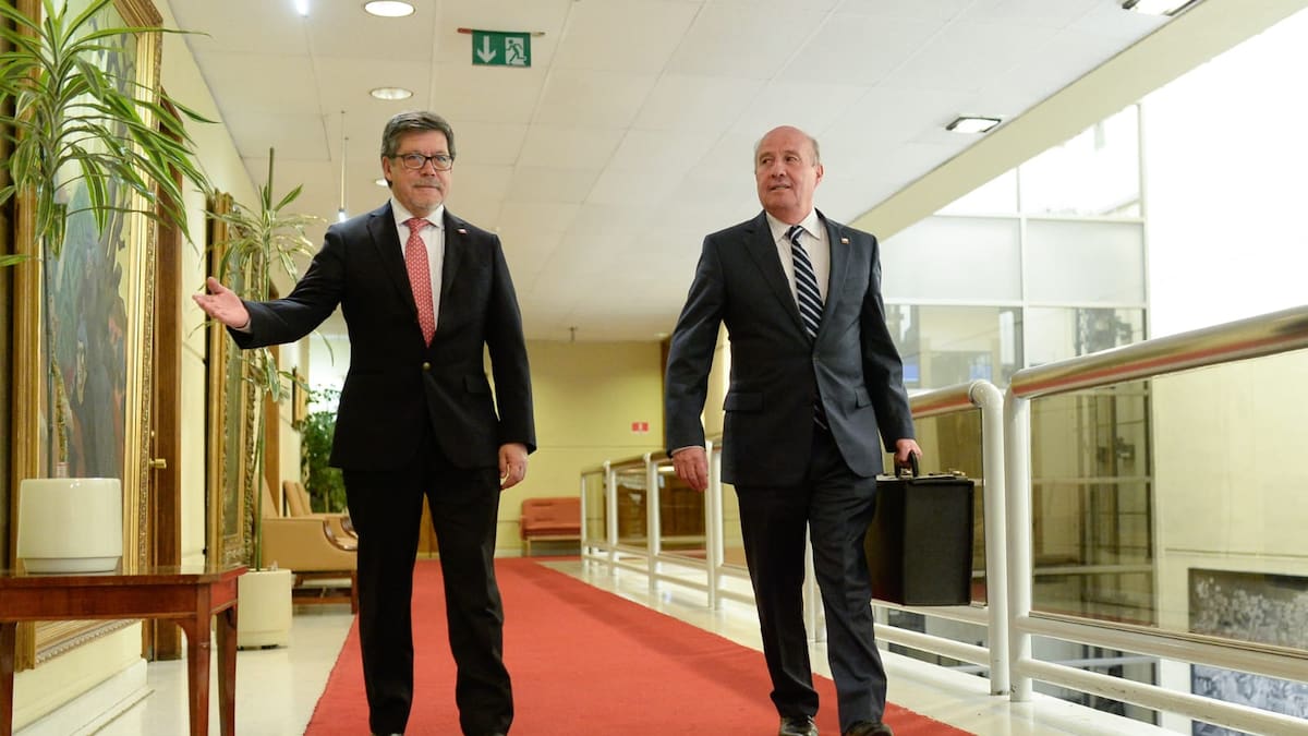 Ministro Quiroz ingresa proyecto de ley de Presupuesto 2027 con un aumento del gasto de 1,5%
