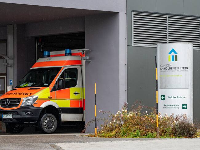 Ambulancia espera trasladar pacientes y cuerpos en Freyung