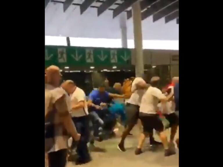 Hinchas ingleses e italianos se trenzaron a golpes después que finalizó el partido por la Eurocopa