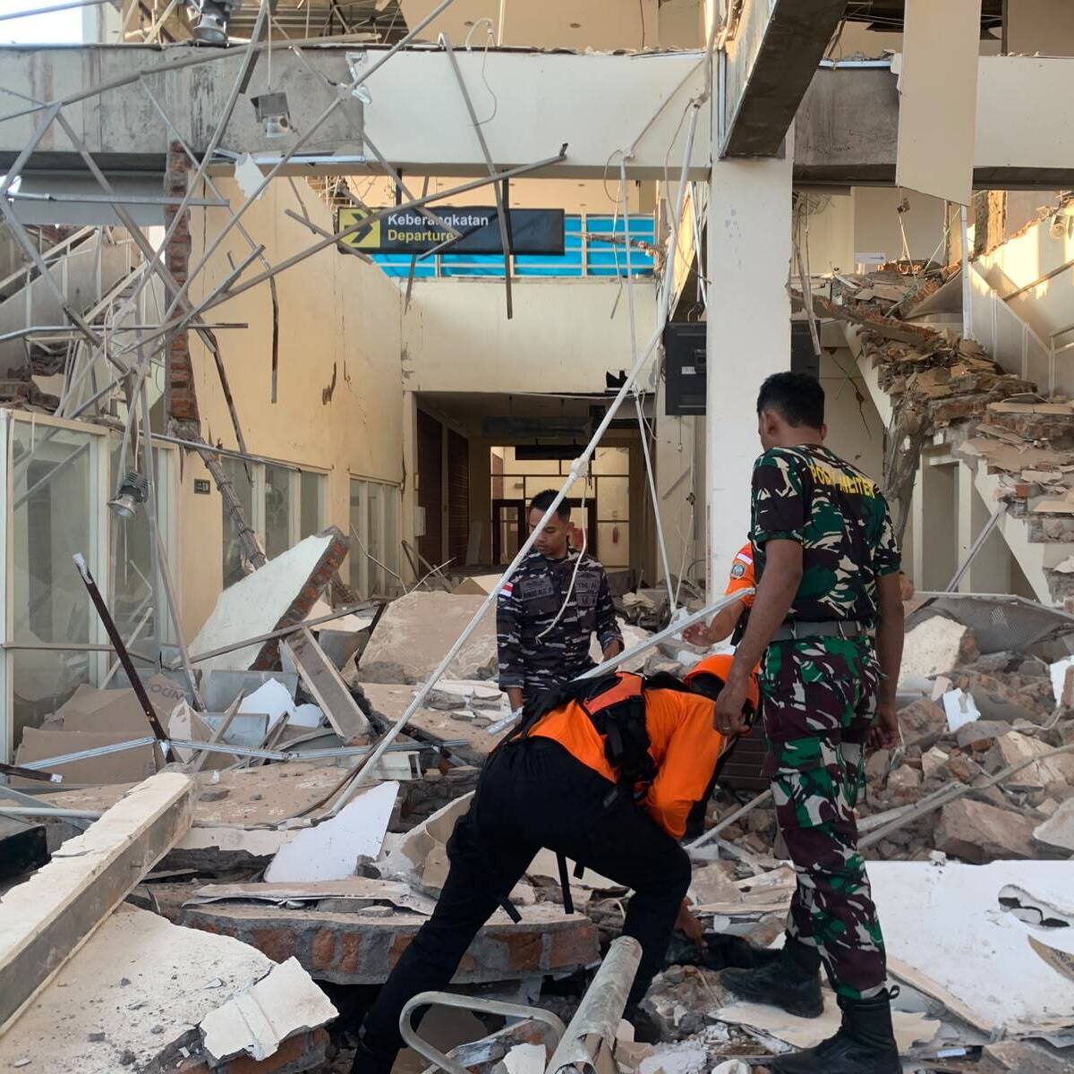 Nuevas cifras tras terremoto en Indonesia: 68 muertos y más de 200 heridos