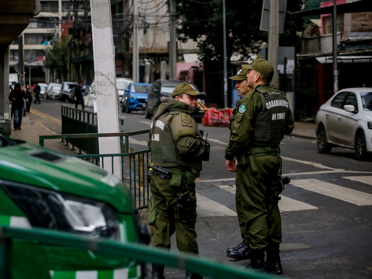 Joven de 20 años muere tras ser apuñalado en la vía pública en Estación Central