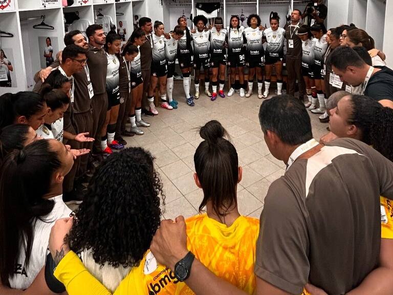 “¡Queremos respeto para crecer juntas!”: jugadoras de Corinthians protestan contra la Conmebol