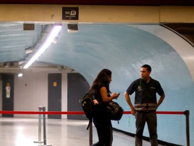 «Variación de tensión» provocó retrasos en el servicio del Metro en la Línea 1