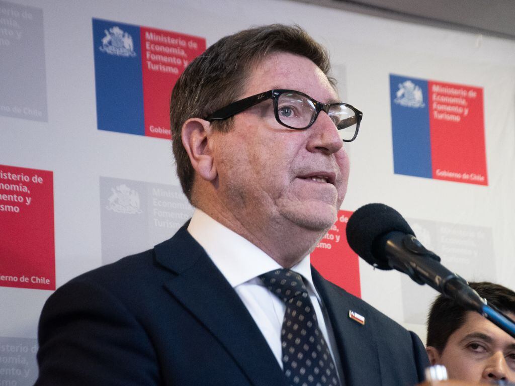 Golpe a la economía chilena tras caída del Imacec: Gobierno afirma que empleo y crecimiento “comenzarán a remontar”