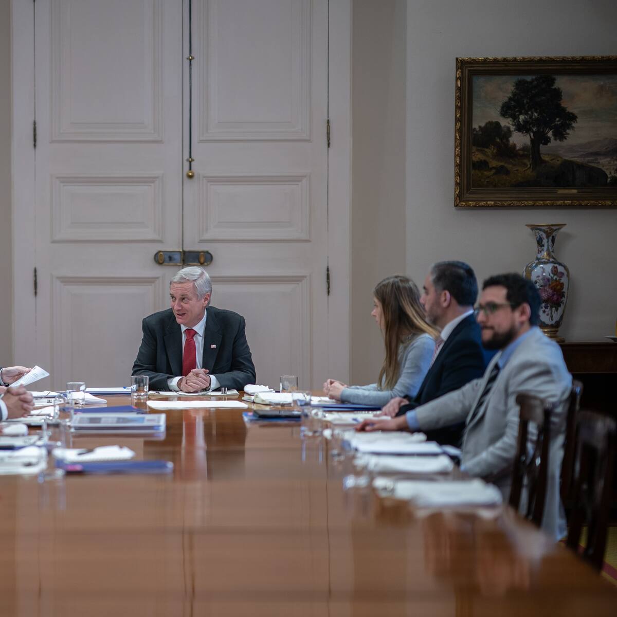 Utilizaron un inhibidor de señal: roban vehículo a asesor del Presidente Kast en servicentro de Los Trapenses