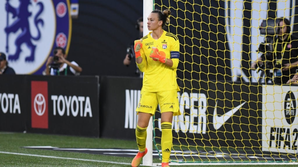 Christiane Endler se luce en la tanda de penales con que Olympique Lyon derrotó al Chelsea