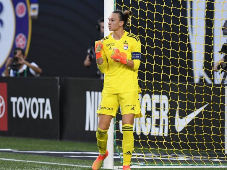 Christiane Endler se luce en la tanda de penales con que Olympique Lyon derrotó al Chelsea