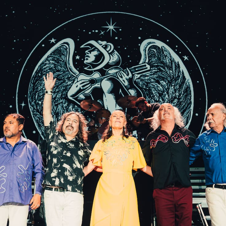 Los Jaivas celebran seis décadas de historia en un Estadio Nacional repleto y cargado de invitados estelares