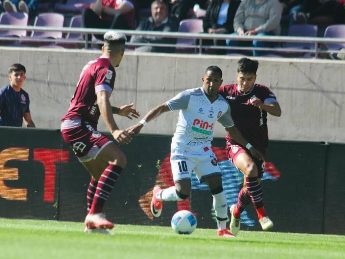 Deportes La Serena no aprovecha el jugador de más e iguala ante Limache por el Campeonato Nacional