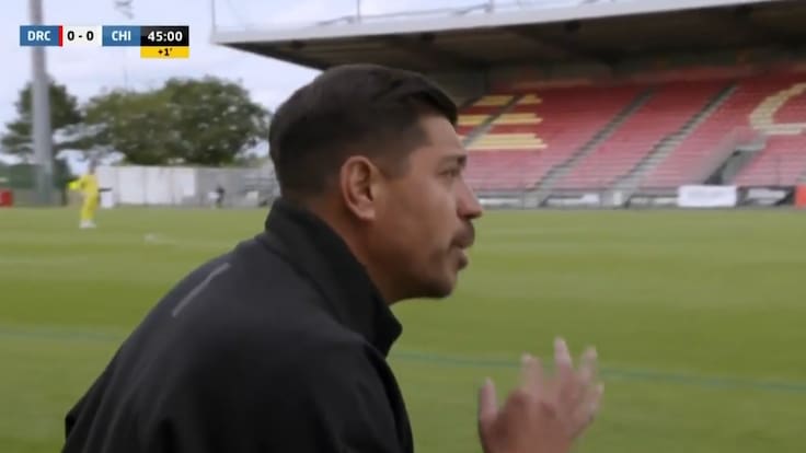 “Escúchame, haz el tres tiempos, por favor, dale”: La curiosa indicación de Córdova en el partido de la Roja