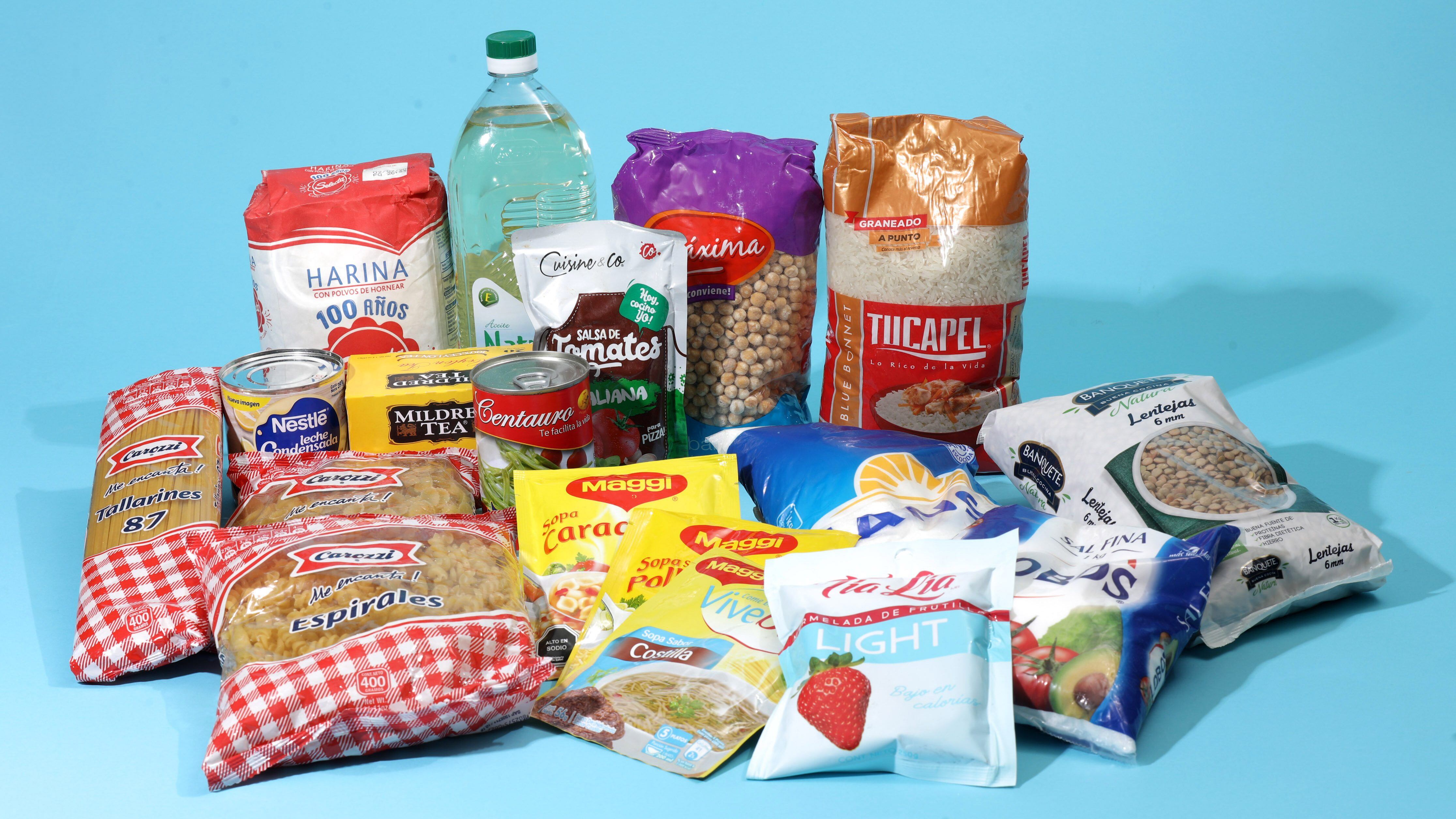 21 DE MAYO DE 2020/SANTIAGOAlgunos de los abarrotes incluidos en las canastas de alimentos que se entregarán a familias más vulnerables, en medio de la pandemia que vive nuestro país.
FOTO: KARL CHINGA GRAWE/AGENCIA UNO