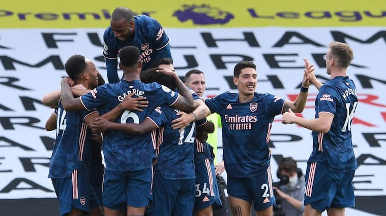 LONDON, ENGLAND - SEPTEMBER 12: Pierre-Emerick Aubameyang celebrates scoring Arsenal's 3rd goal with his team mates during the Premier League match between Fulham and Arsenal at Craven Cottage on September 12, 2020 in London, England. (Photo by David Price/Arsenal FC via Getty Images)