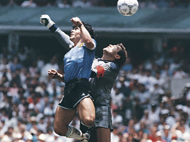 «La mano de Dios»: a 34 años, «Deportes con historia» revisó el mito de Diego Armando Maradona