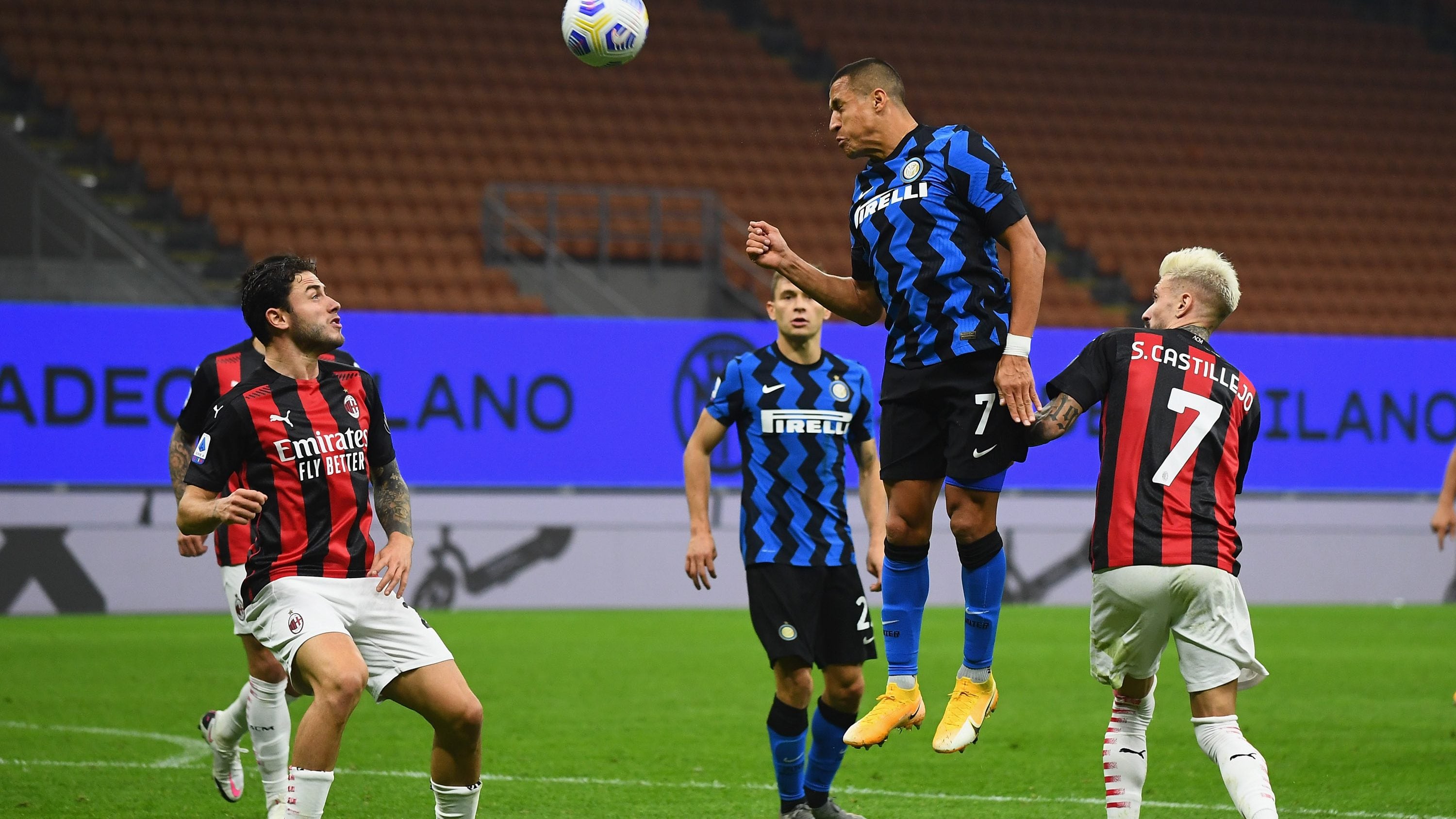 MILAN, ITALY - OCTOBER 17:  Alexis Sanchez of FC Internazionale in action during the Serie A match between FC Internazionale and AC Milan at Stadio Giuseppe Meazza on October 17, 2020 in Milan, Italy.  (Photo by Claudio Villa - Inter/Inter via Getty Images)