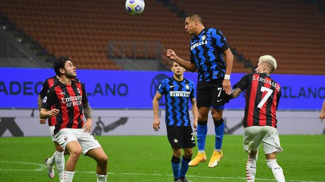 MILAN, ITALY - OCTOBER 17: Alexis Sanchez of FC Internazionale in action during the Serie A match between FC Internazionale and AC Milan at Stadio Giuseppe Meazza on October 17, 2020 in Milan, Italy. (Photo by Claudio Villa - Inter/Inter via Getty Images)