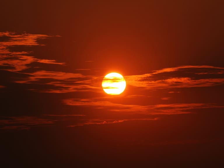 Ola de calor nocturna en Santiago: para esta noche de la semana se esperan 28°