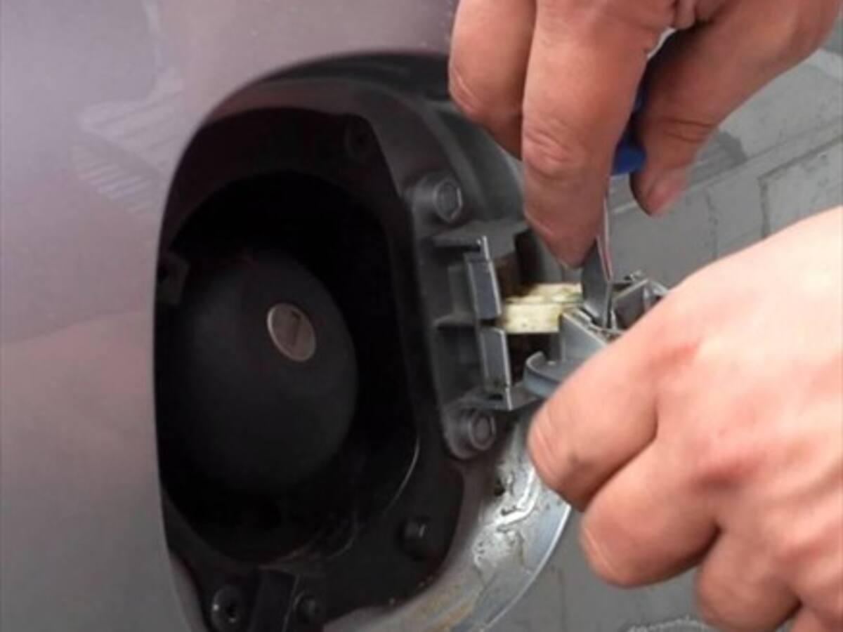 ADN Motor: Qué pasa si le pones azúcar al estanque de tu vehículo