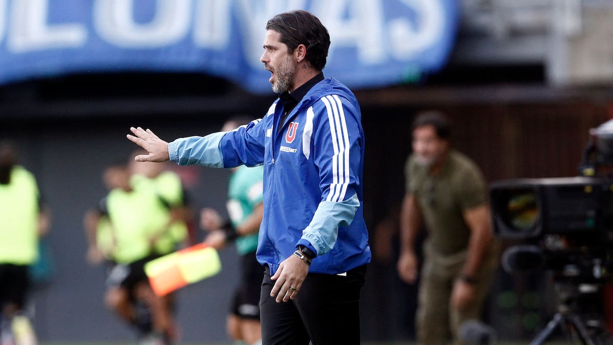 Gago aclara el estado de Aránguiz y deja en suspenso su regreso en la U: “No puedo decir una fecha exacta”