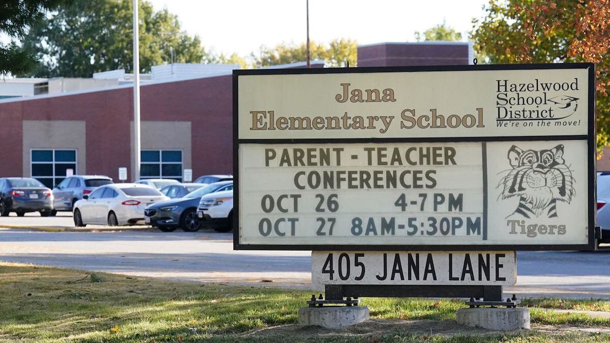 El llamado a asamblea de padres en la escuela básica Jana de Florissant