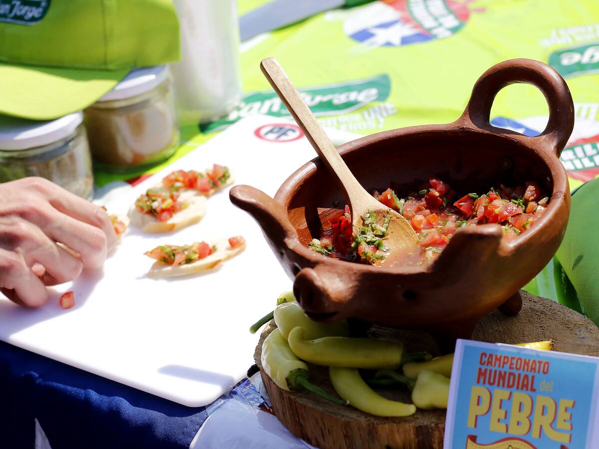 Álvaro Barrientos comparte la receta de pebre perfecta, con la que podrás sorprender durante las Fiestas Patrias 2024 en Chile