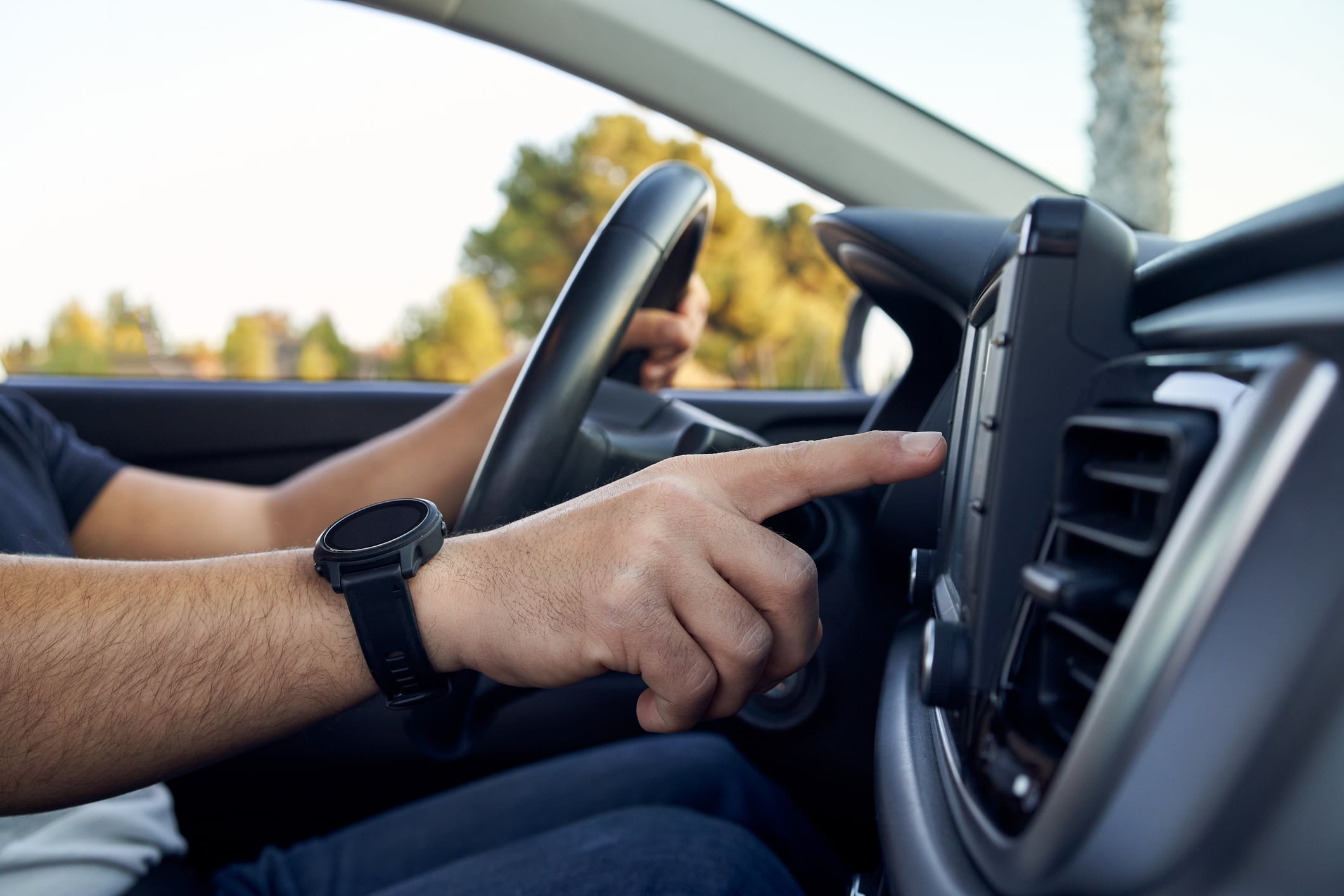 Verano en Chile: estos son los aparatos electrónicos que por ningún motivo debes dejar dentro del auto