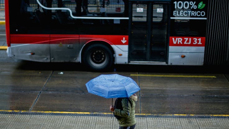 Vuelve la lluvia a Santiago: a esta hora comienzan las precipitaciones en la capital hoy miércoles